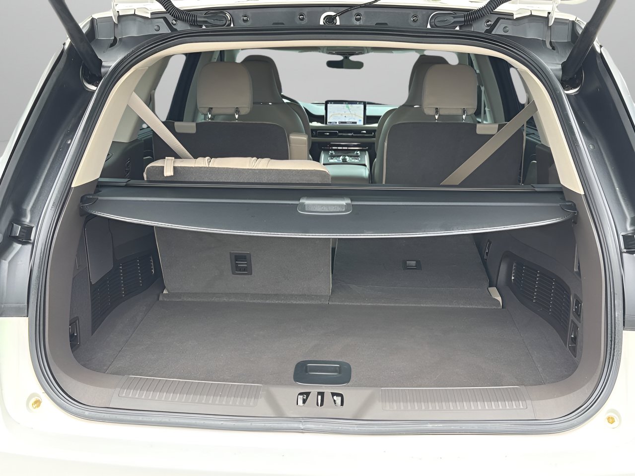 Used 2022 Lincoln Aviator Reserve w/ Equipment Group 201A RWD image 8