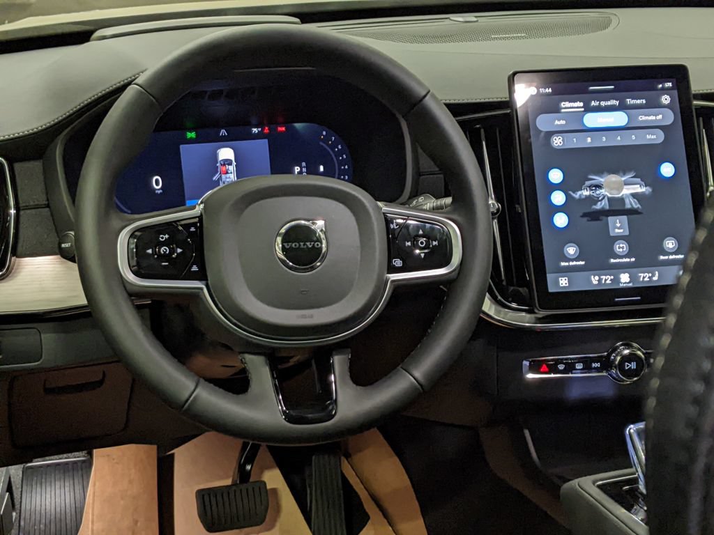 New 2026 Volvo XC90 B6 Ultra w/ Protection Package Premier AWD/4WD image 14