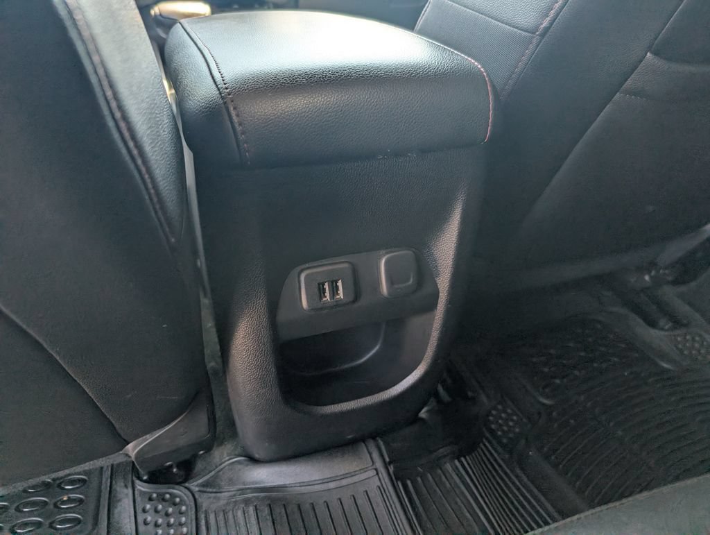Used 2015 GMC Canyon SLE w/ All-Terrain Package AWD/4WD image 28