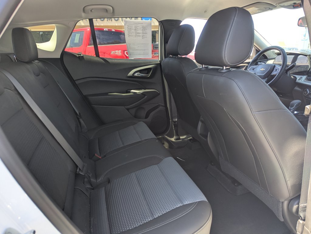 Used 2024 Chevrolet Trax LT w/ Driver Confidence Package FWD image 33