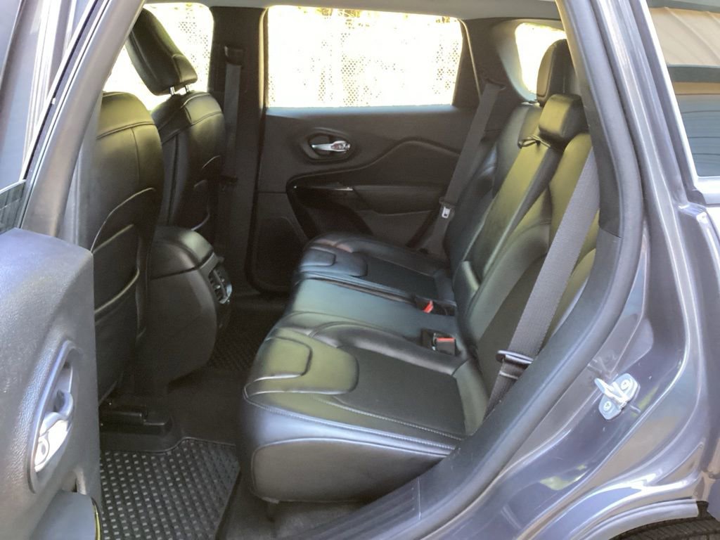 Used 2019 Jeep Cherokee Latitude Plus image 39