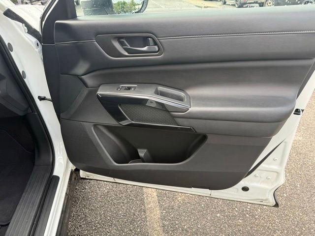 Used 2023 Nissan Pathfinder SV w/ Black Appearance Package AWD/4WD image 15
