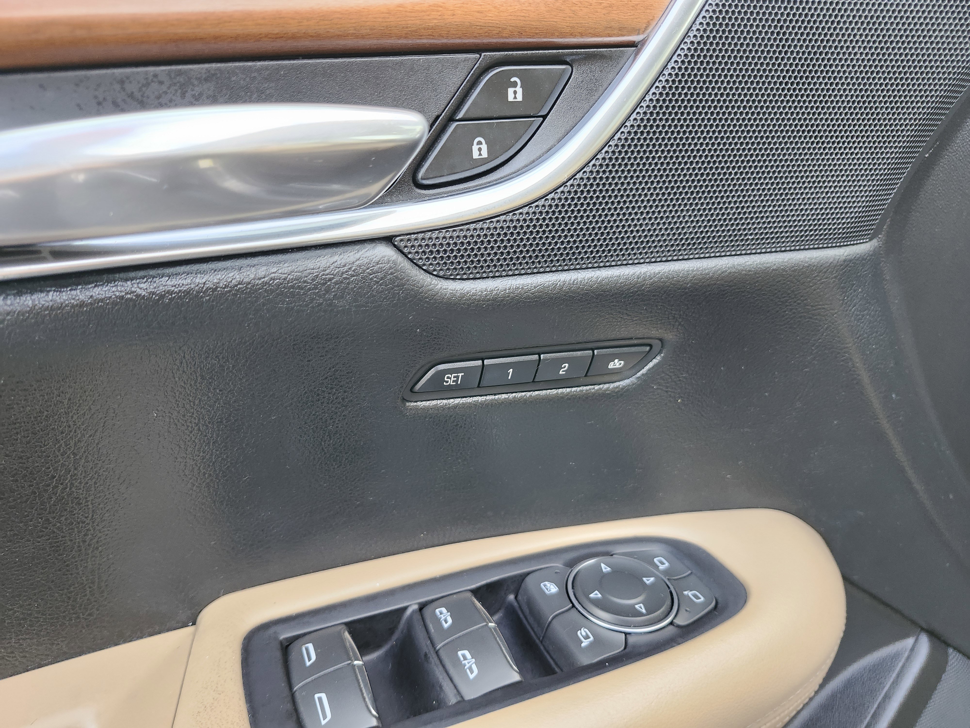 Used 2017 Cadillac XT5 Platinum AWD/4WD image 31