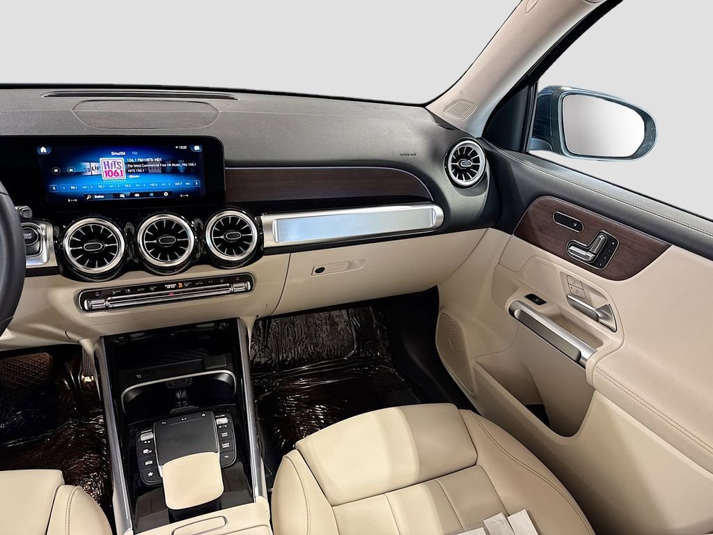 Used 2023 Mercedes-Benz EQB 300 4MATIC image 26