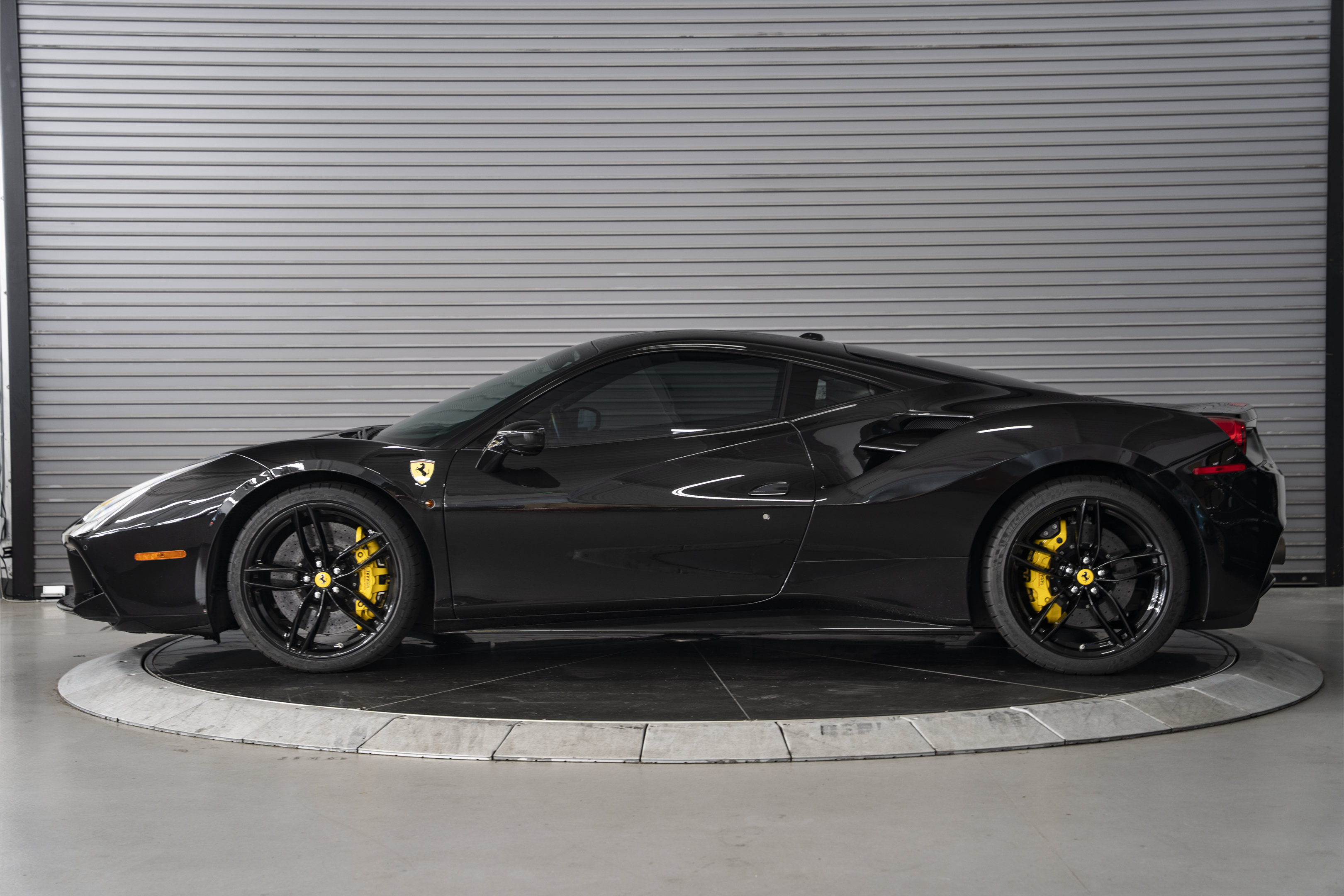 Used 2016 Ferrari 488 GTB RWD image 2