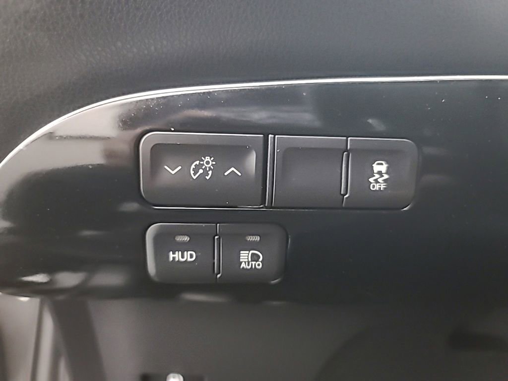 Used 2016 Toyota Prius Three w/ Advanced Technology Package FWD image 27