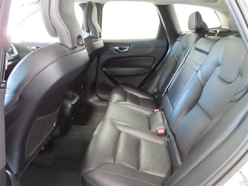 Used 2020 Volvo XC60 T6 Momentum w/ Protection Package Premier AWD/4WD image 32