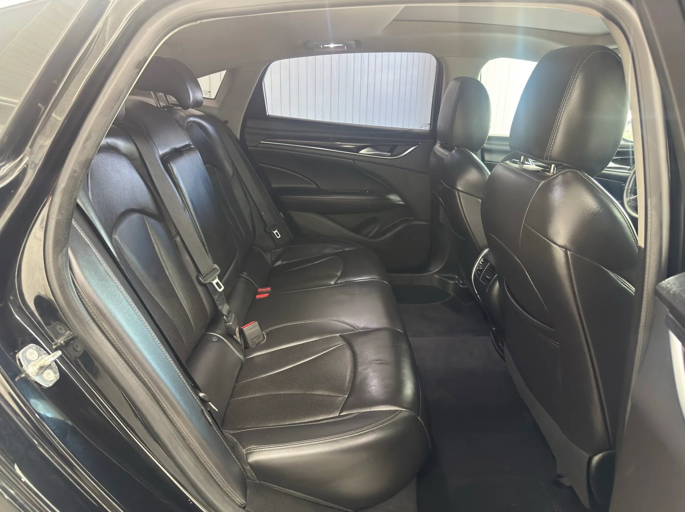 Used 2017 Buick Regal Premium w/ Driver Confidence Package #2 image 11