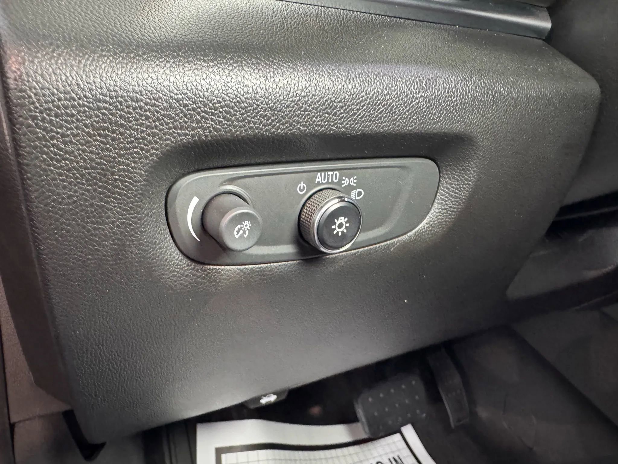 Used 2020 Chevrolet Traverse LS image 29