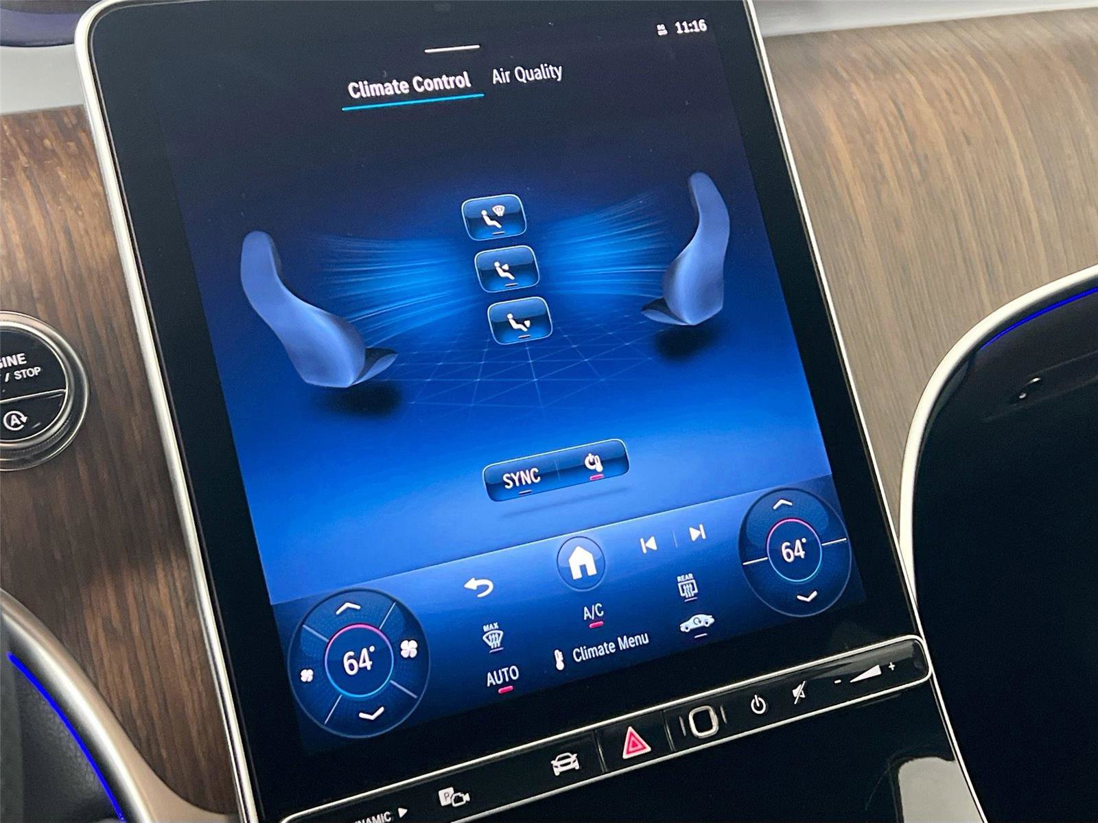 Used 2025 Mercedes-Benz GLC 300 4MATIC image 17