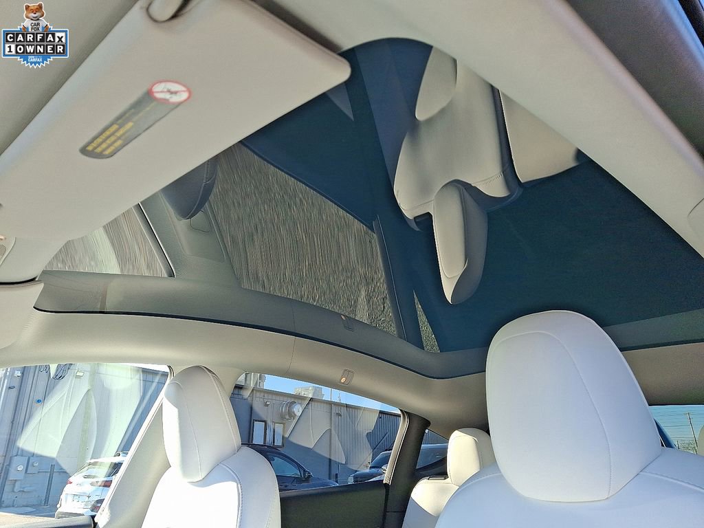 Used 2022 Tesla Model Y Long Range image 14