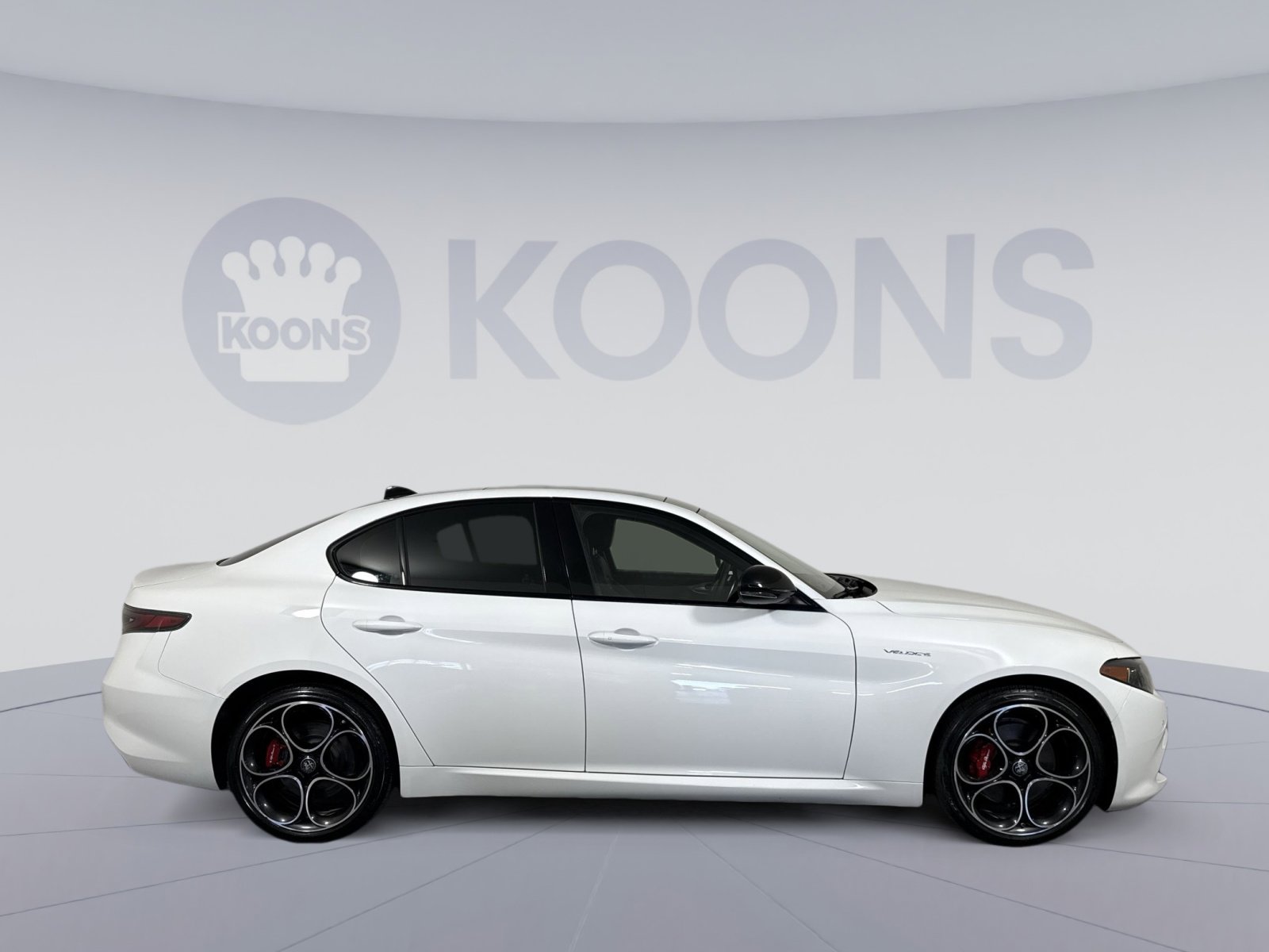 Used 2024 Alfa Romeo Giulia Veloce AWD/4WD image 8