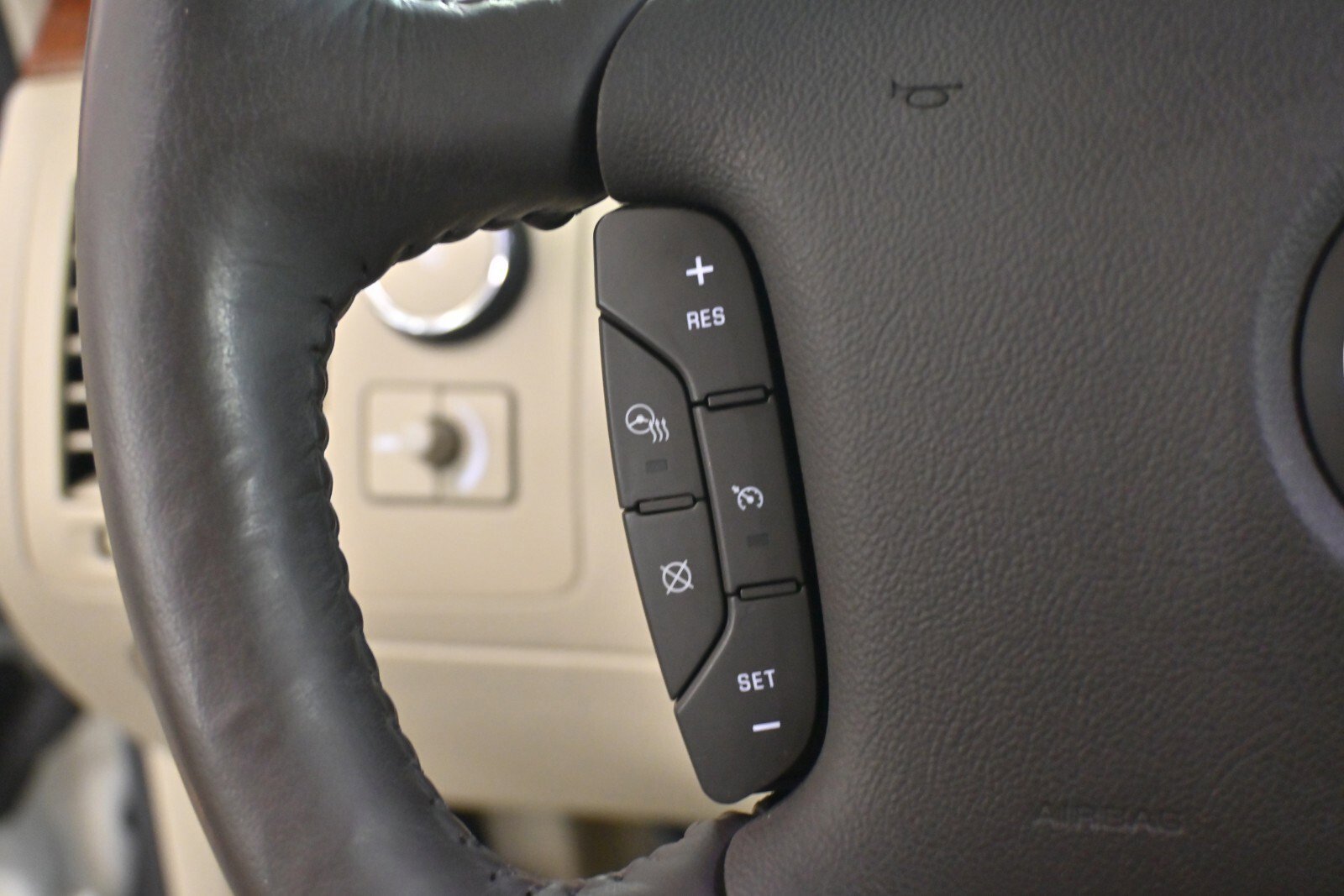 Used 2007 Cadillac DTS Luxury I w/ Trunk Convenience Package image 17