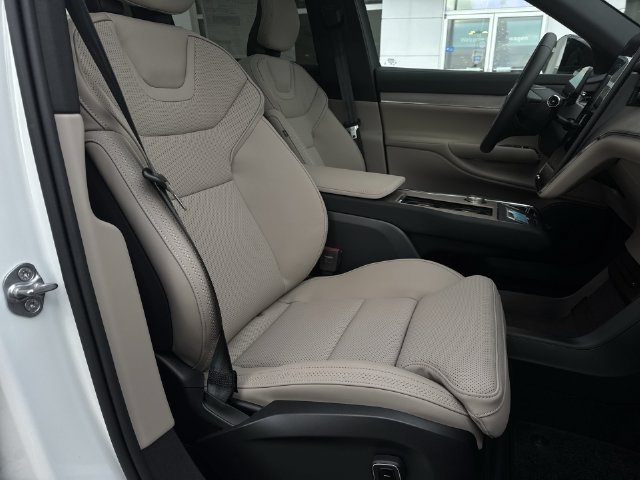 New 2025 Volvo EX90 Plus AWD/4WD image 29