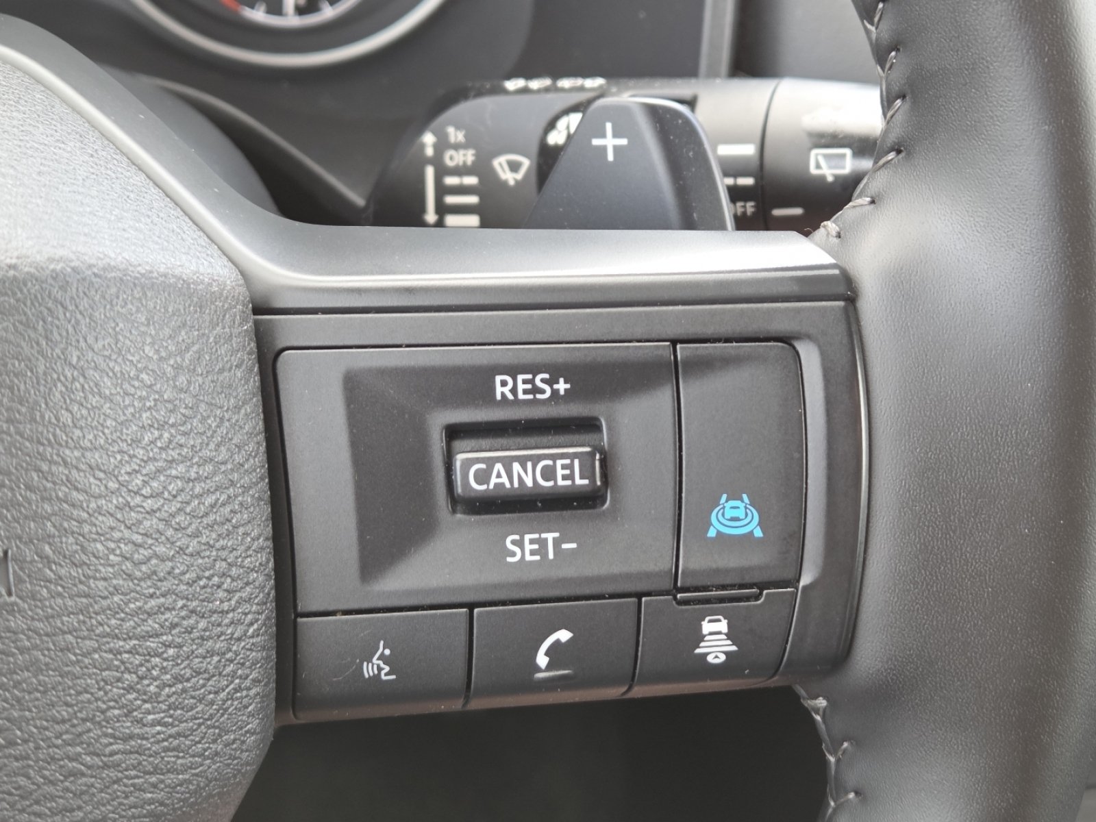 Used 2025 Nissan Rogue SV FWD image 6