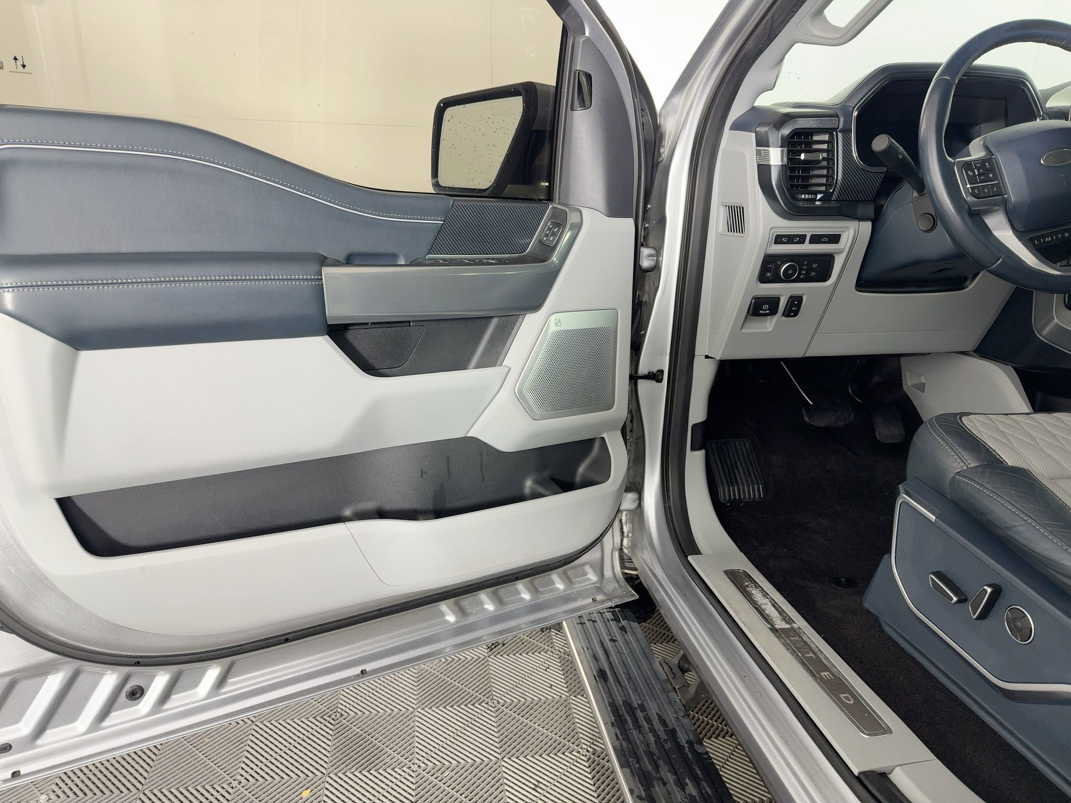 Used 2021 Ford F150 Limited image 5