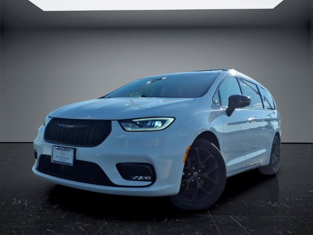 Used 2025 Chrysler Pacifica Limited FWD image 2