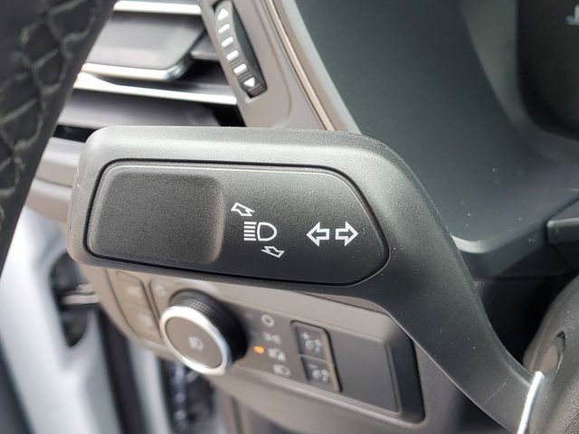 Used 2025 Ford Escape SE w/ Class II Trailer Tow Package FWD image 18