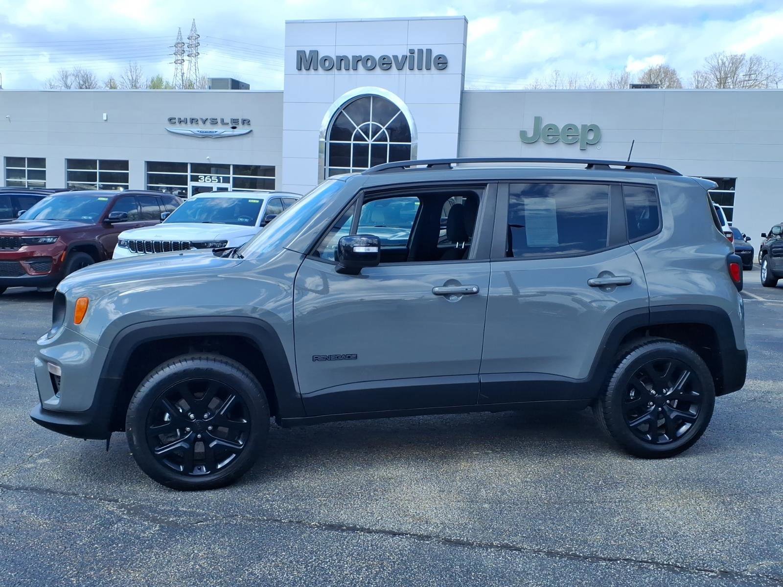 Certified 2022 Jeep Renegade Altitude w/ Convenience Group AWD/4WD image 2