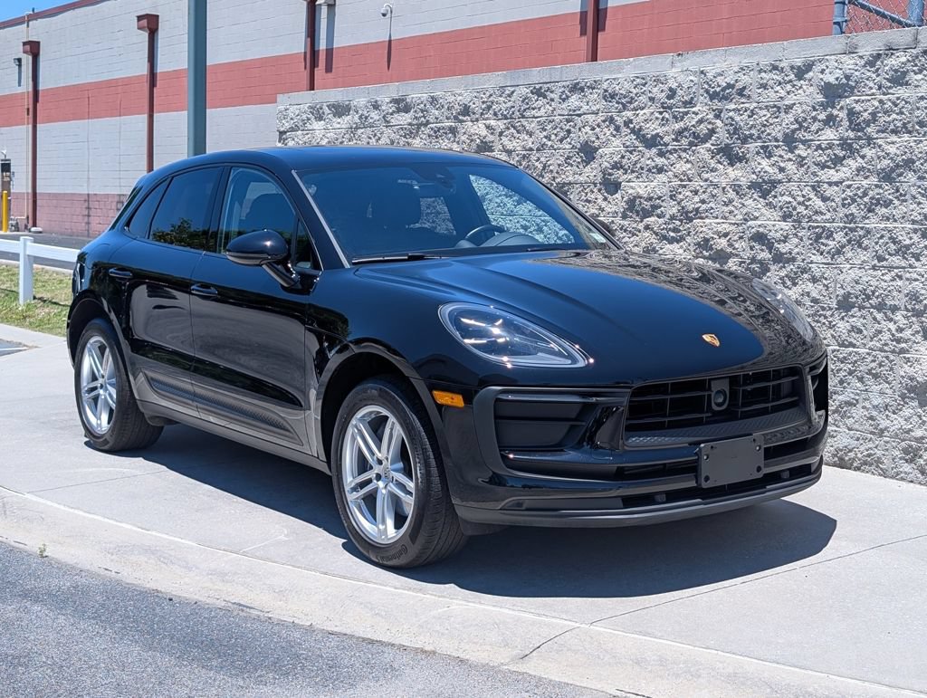 Certified 2024 Porsche Macan AWD/4WD image 9