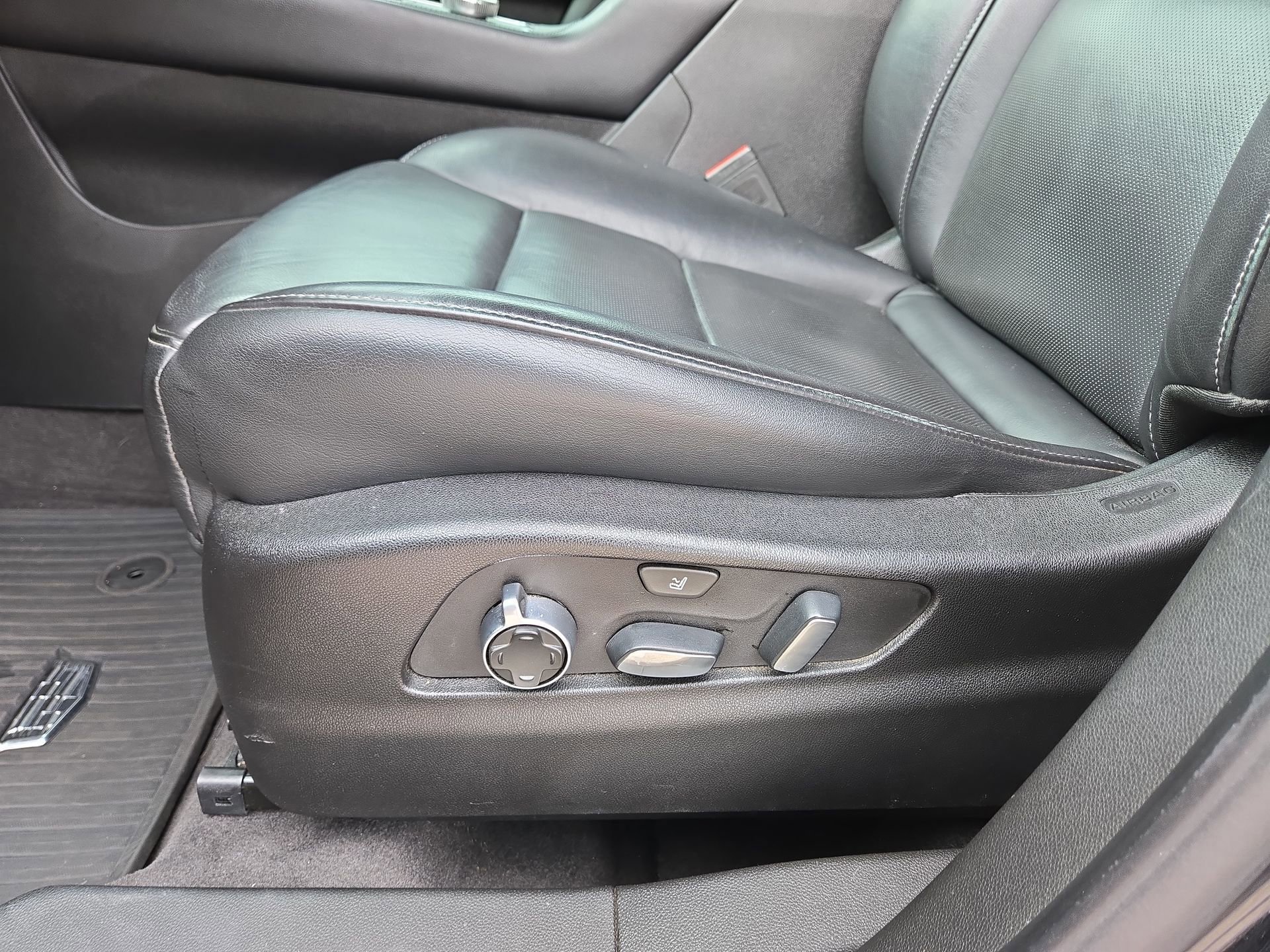 Used 2020 Cadillac XT4 Premium Luxury FWD image 17