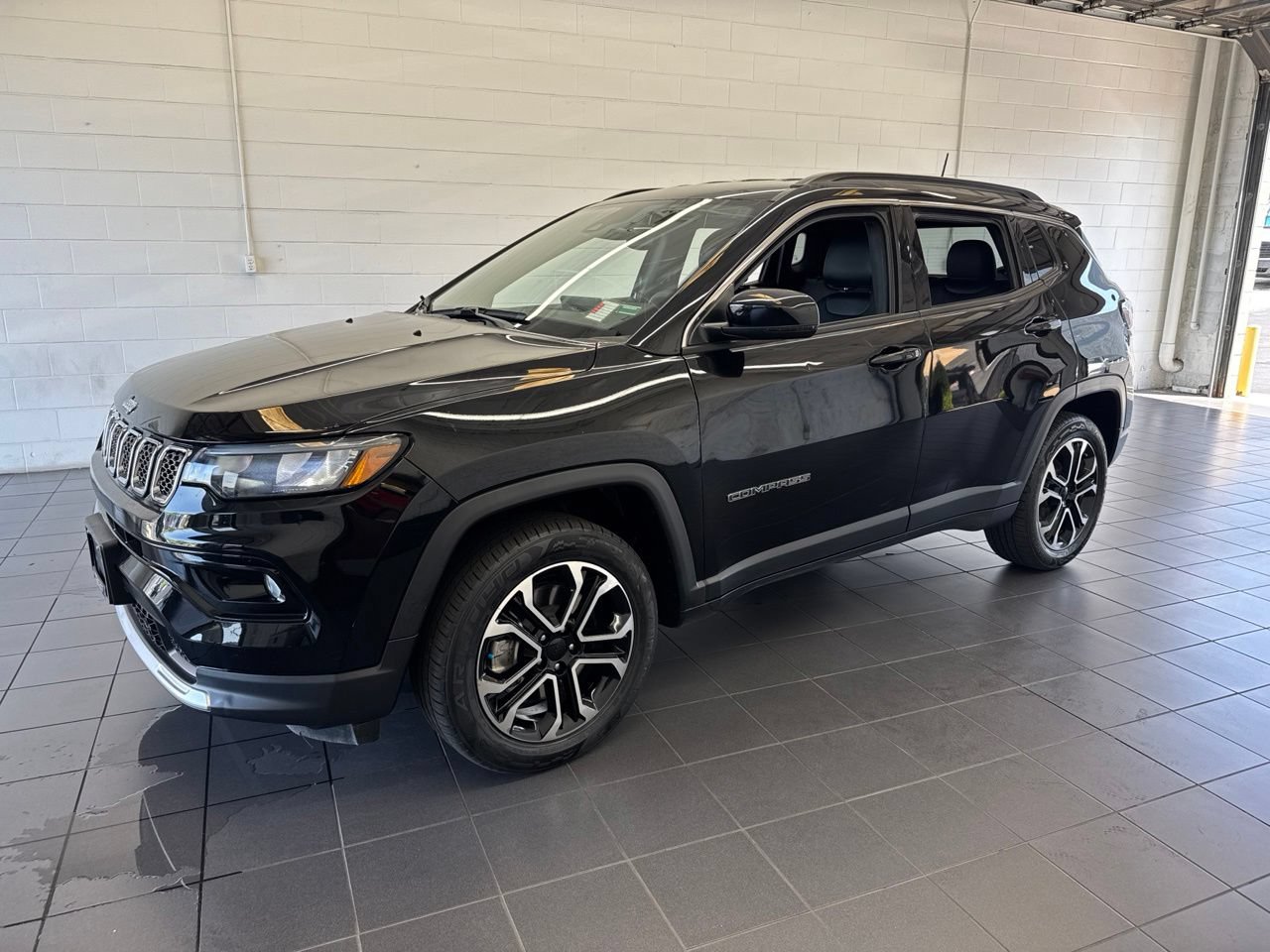 Used 2024 Jeep Compass Limited AWD/4WD image 4