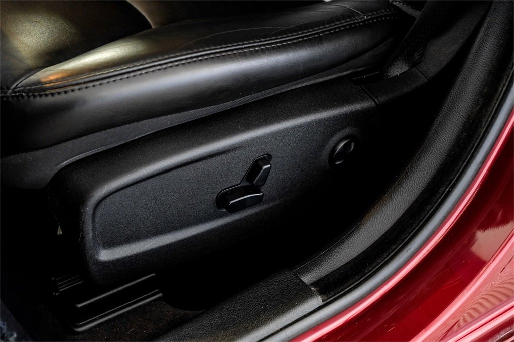 Used 2018 Chrysler 300 Touring L image 32