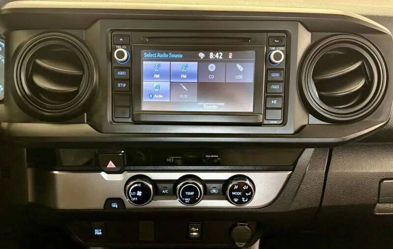 Used 2018 Toyota Tacoma SR image 14