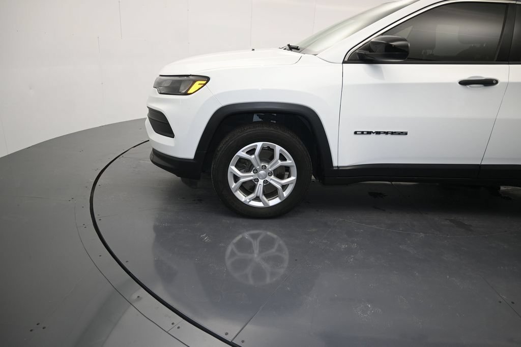 Used 2024 Jeep Compass Sport AWD/4WD image 9