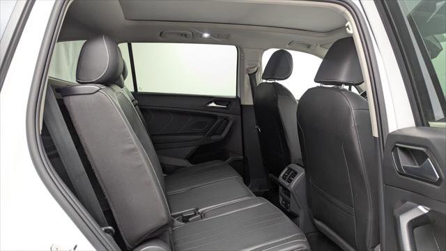 Used 2023 Volkswagen Tiguan SE w/ Panoramic Sunroof Package FWD image 18