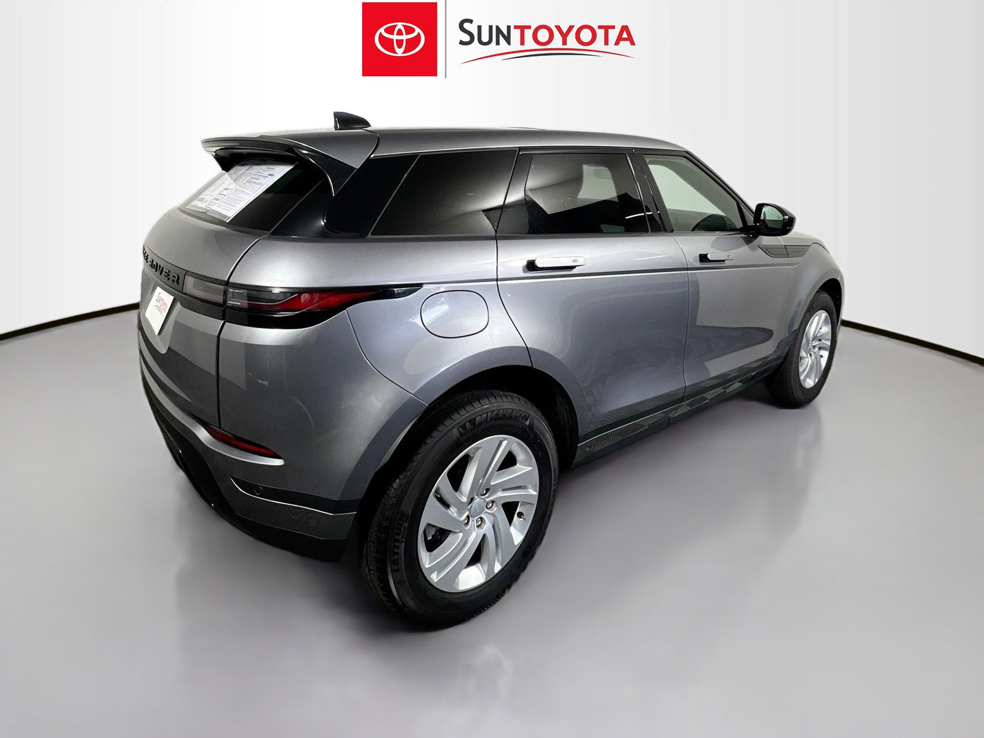 Used 2024 Land Rover Range Rover Evoque S image 4