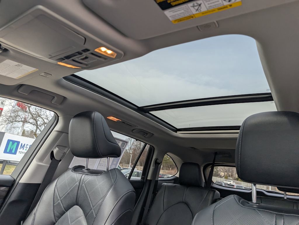 Used 2024 Toyota Highlander Platinum image 21