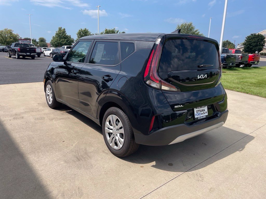 Used 2025 Kia Soul LX FWD image 7