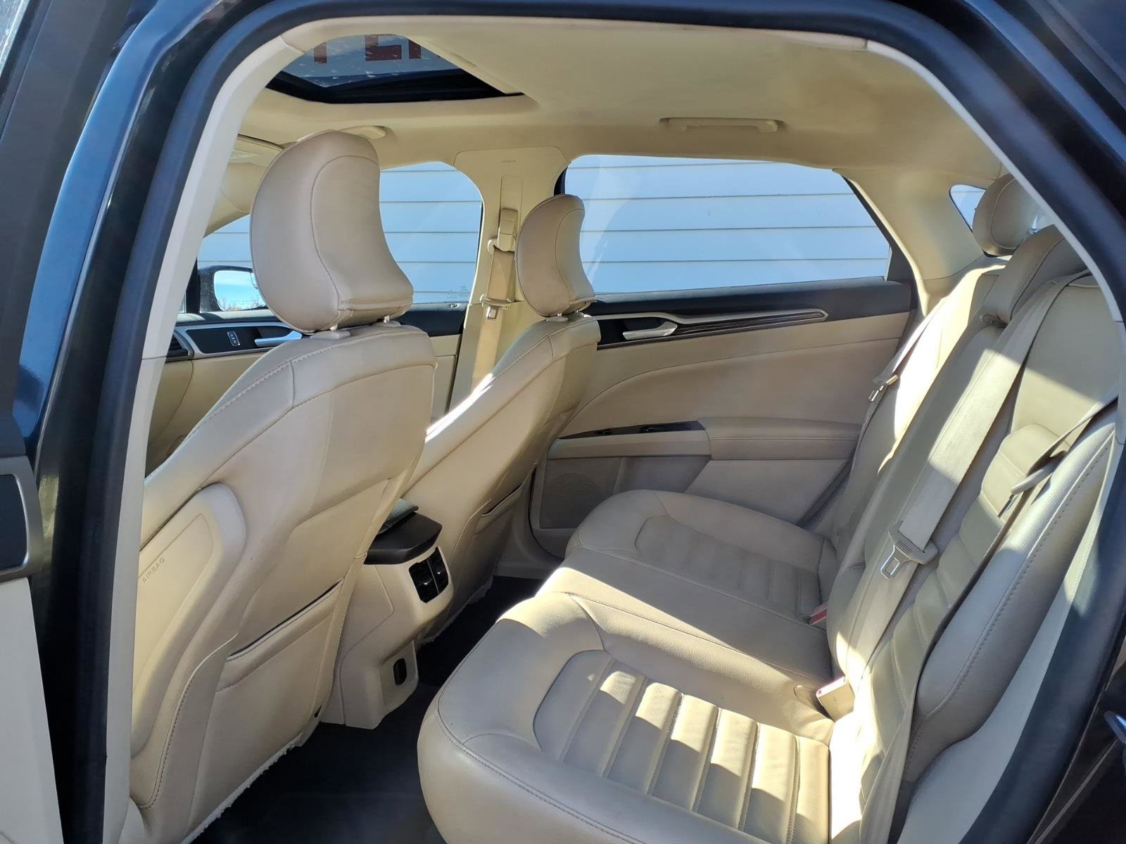 Used 2015 Ford Fusion SE w/ Equipment Group 202A image 12