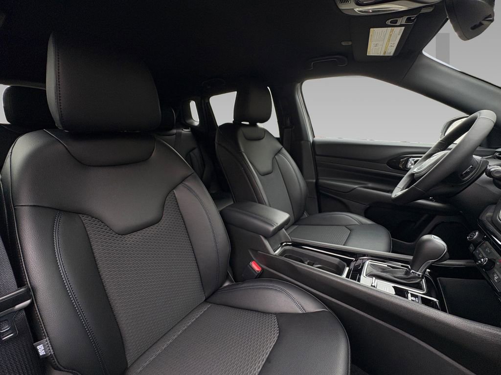 New 2026 Jeep Compass Latitude image 9