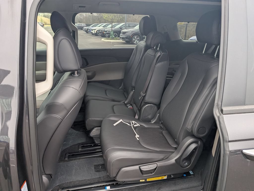 New 2026 Kia Carnival EX FWD image 9