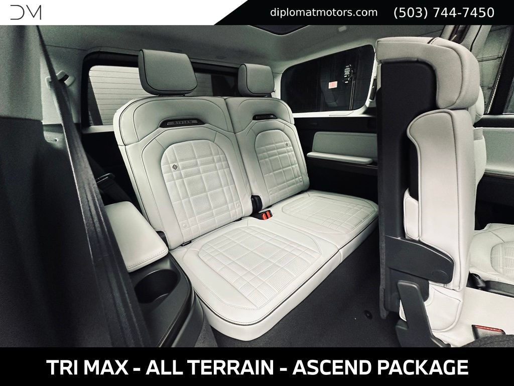Used 2025 Rivian R1S Premium AWD/4WD image 23