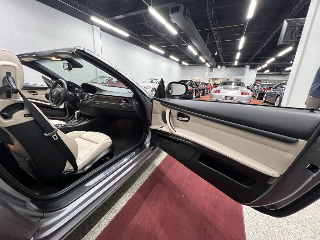 Used 2013 BMW 335i Convertible image 58