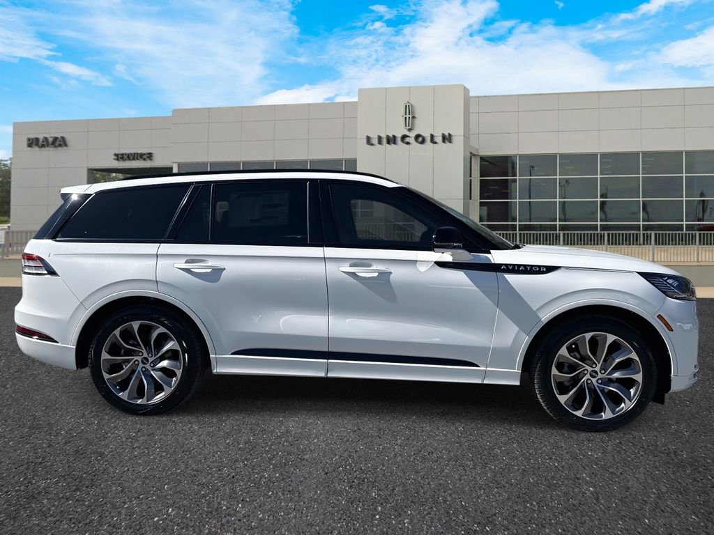 New 2026 Lincoln Aviator 2WD w/ Jet Appearance Package image 2