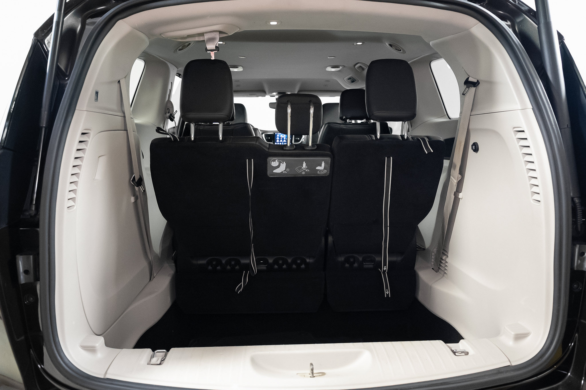 Used 2018 Chrysler Pacifica Touring-L w/ Advanced Safetytec Group FWD image 40