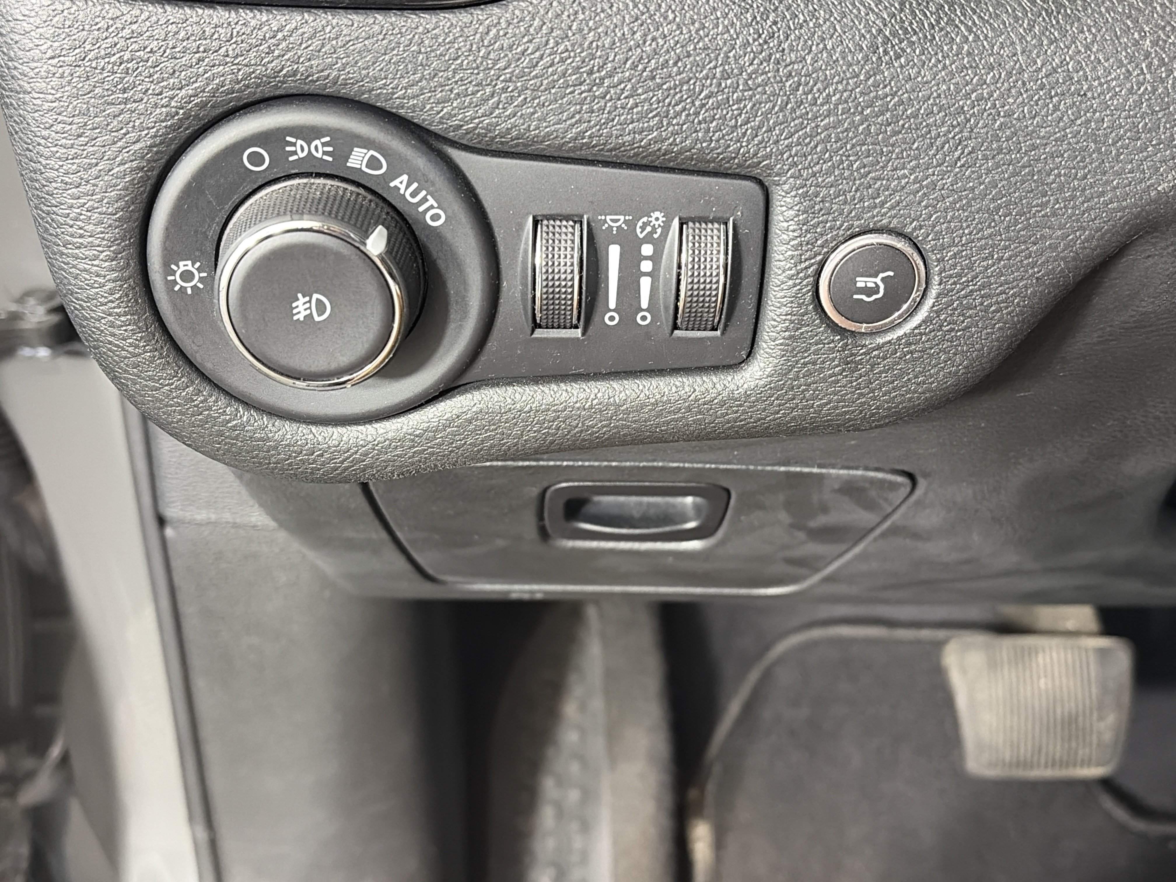 Used 2023 Jeep Cherokee Altitude Lux AWD/4WD image 28