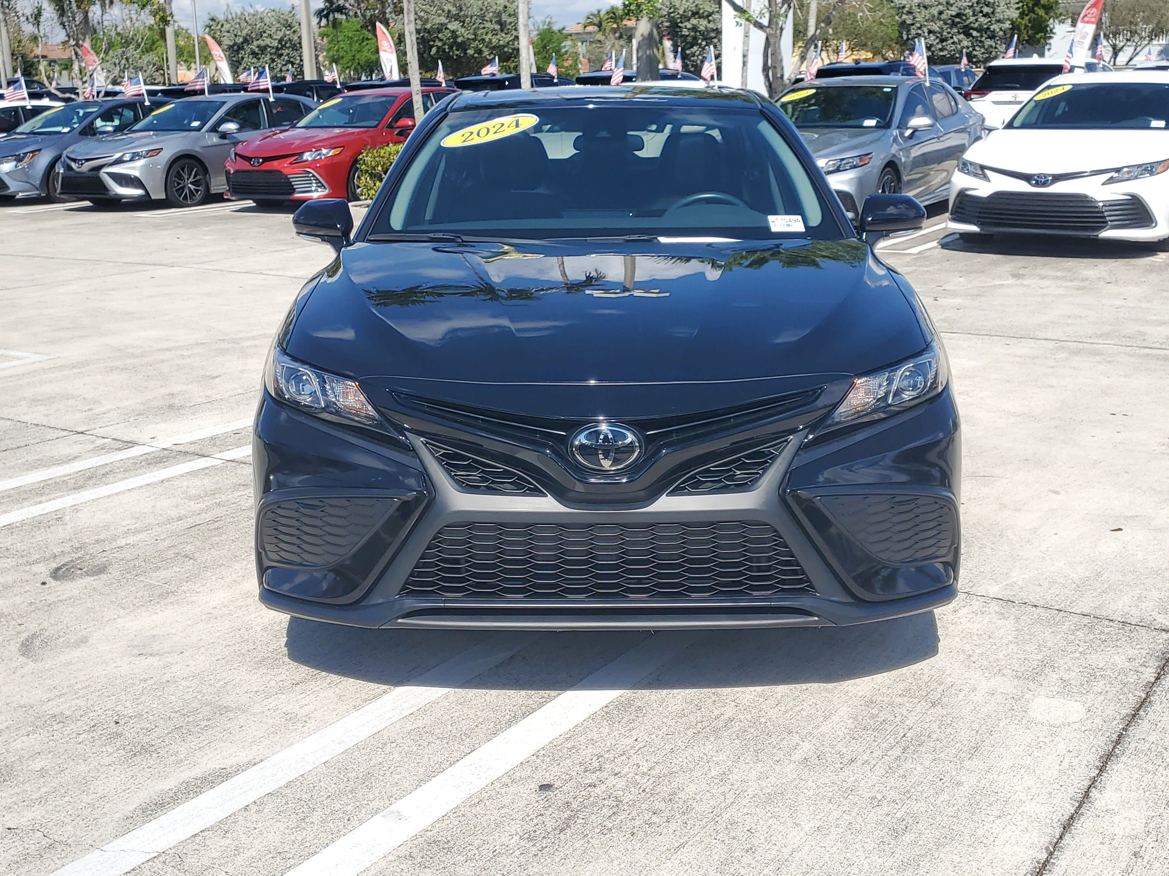 Used 2024 Toyota Camry SE image 8