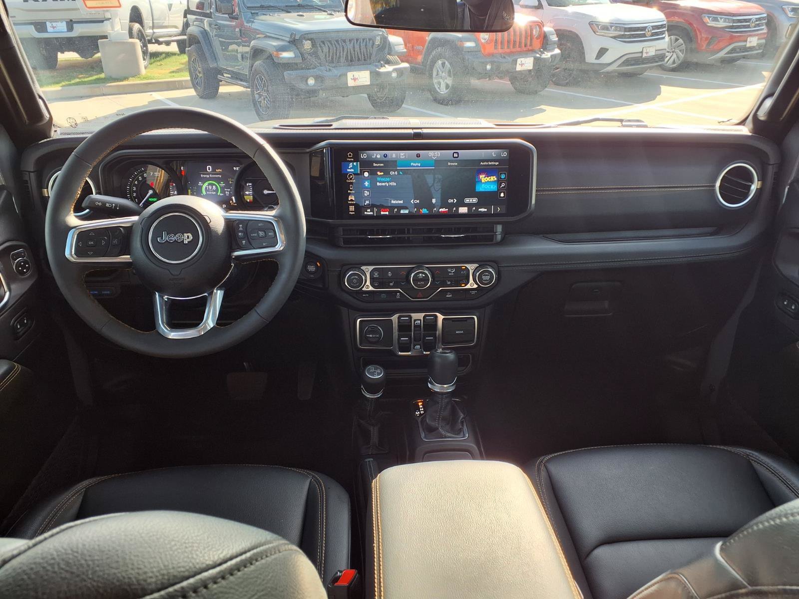 Used 2024 Jeep Wrangler Unlimited Sahara AWD/4WD image 11