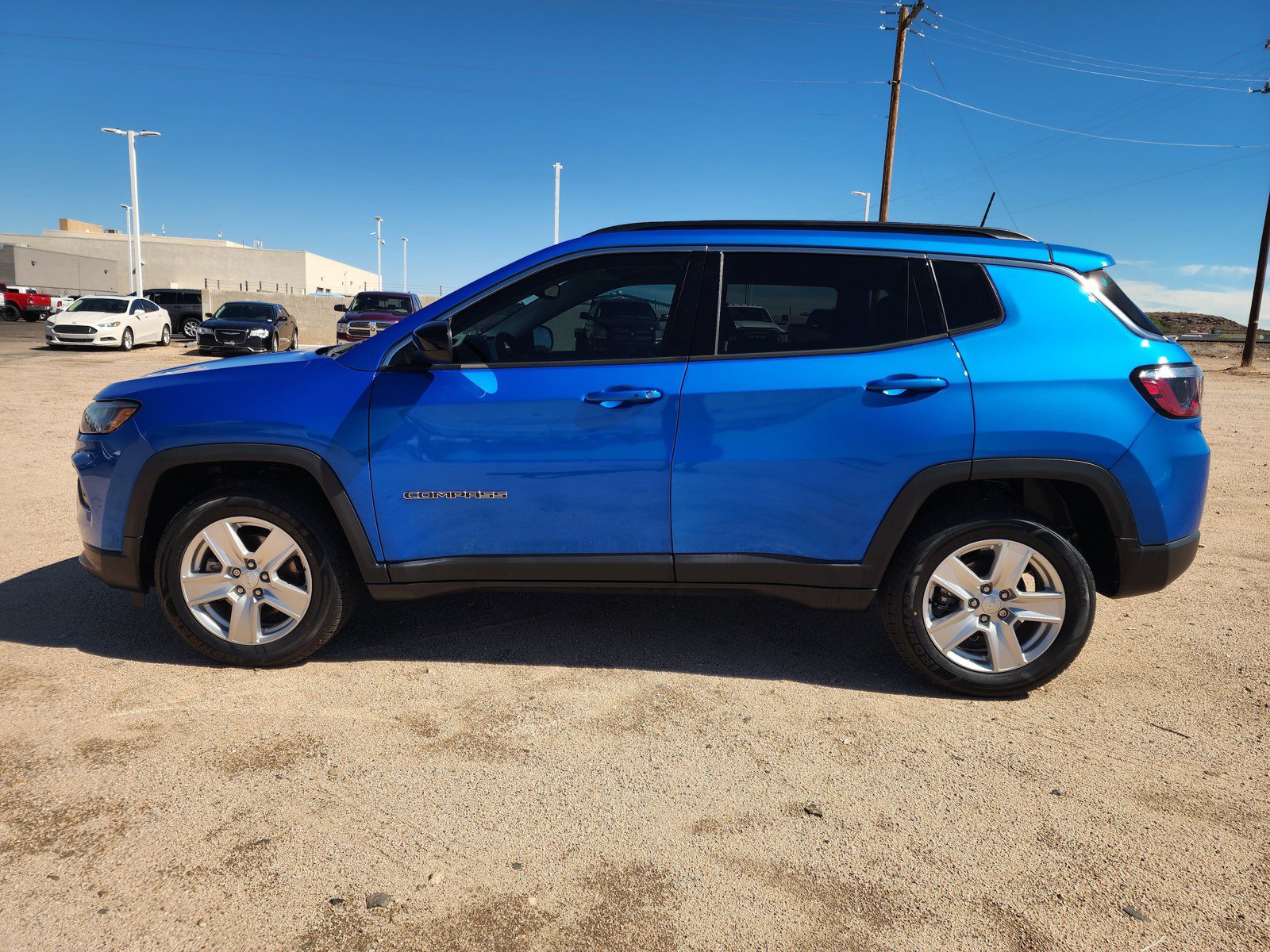 Used 2022 Jeep Compass Latitude w/ Sun and Sound Group AWD/4WD image 7