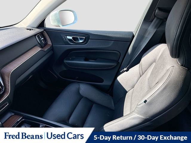 Used 2021 Volvo XC60 T5 Momentum image 25