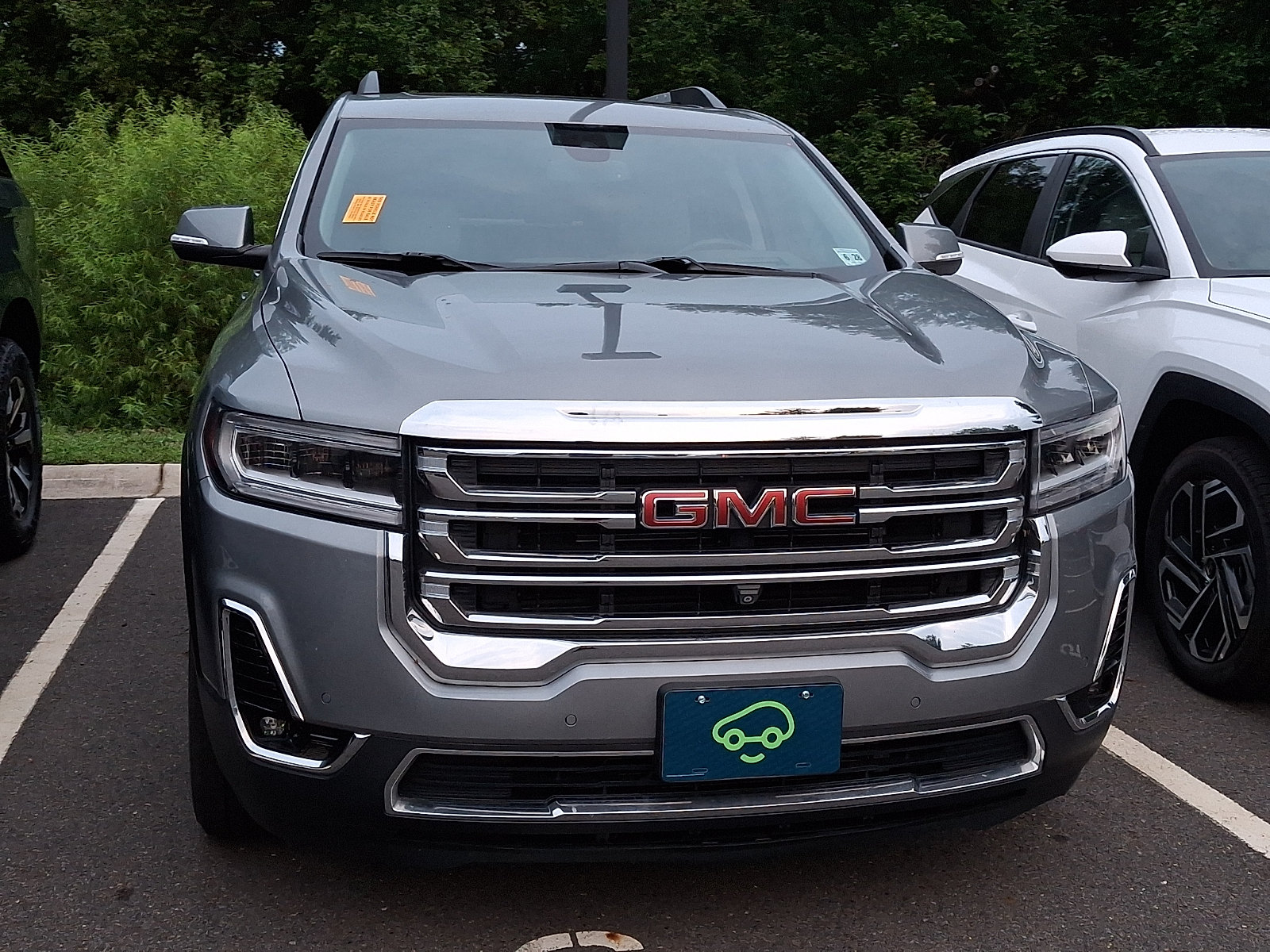 Certified 2023 GMC Acadia SLT w/ Technology Package AWD/4WD image 4