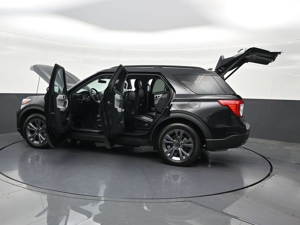 Used 2024 Ford Explorer XLT w/ Equipment Group 202A RWD image 37