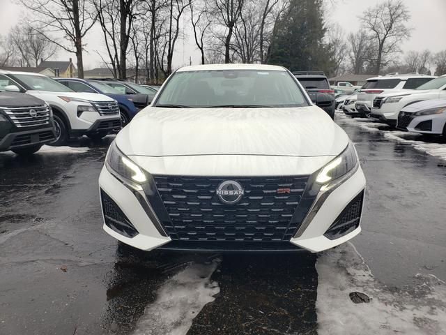 New 2025 Nissan Altima 2.5 SR image 9