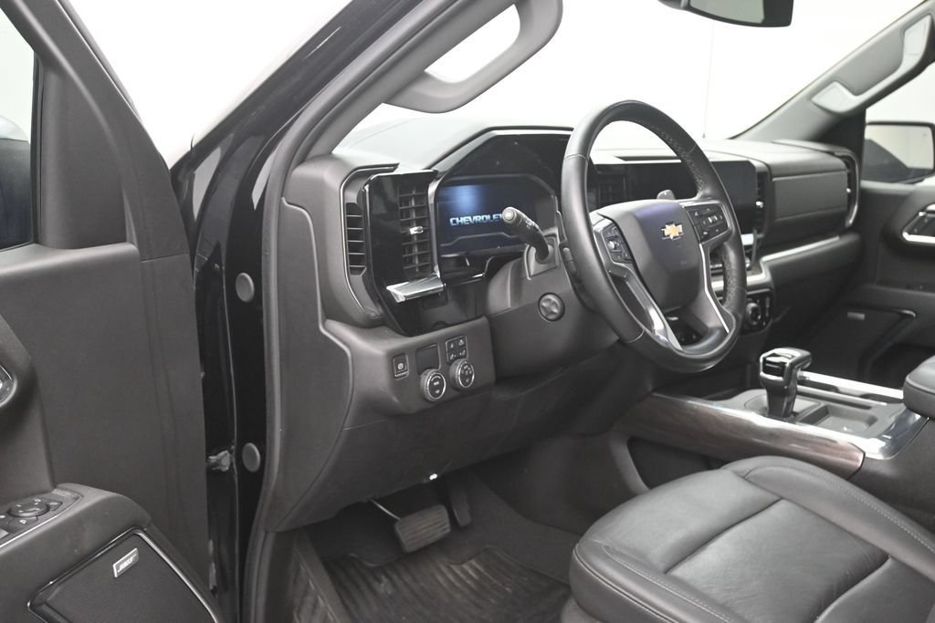 Used 2024 Chevrolet Silverado 1500 LTZ RWD image 10