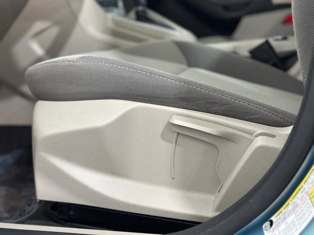Used 2012 Ford Focus SE FWD image 25